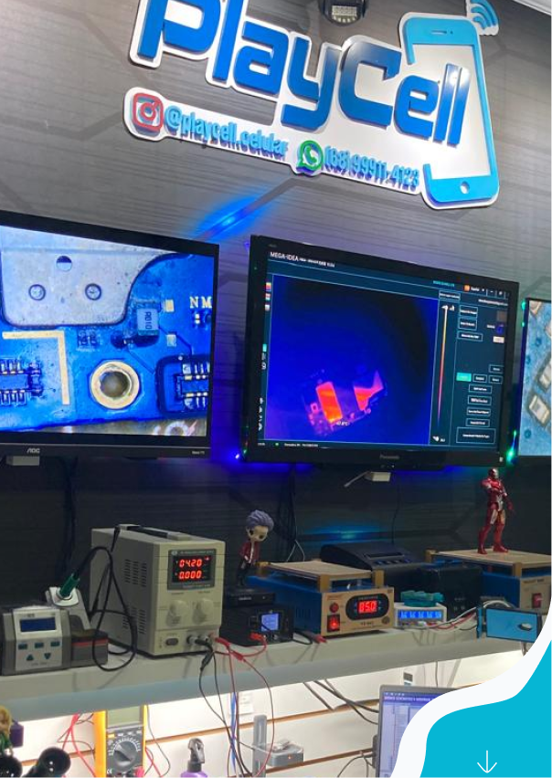 Bancada da PlayCell com monitores de microscopia e termografia